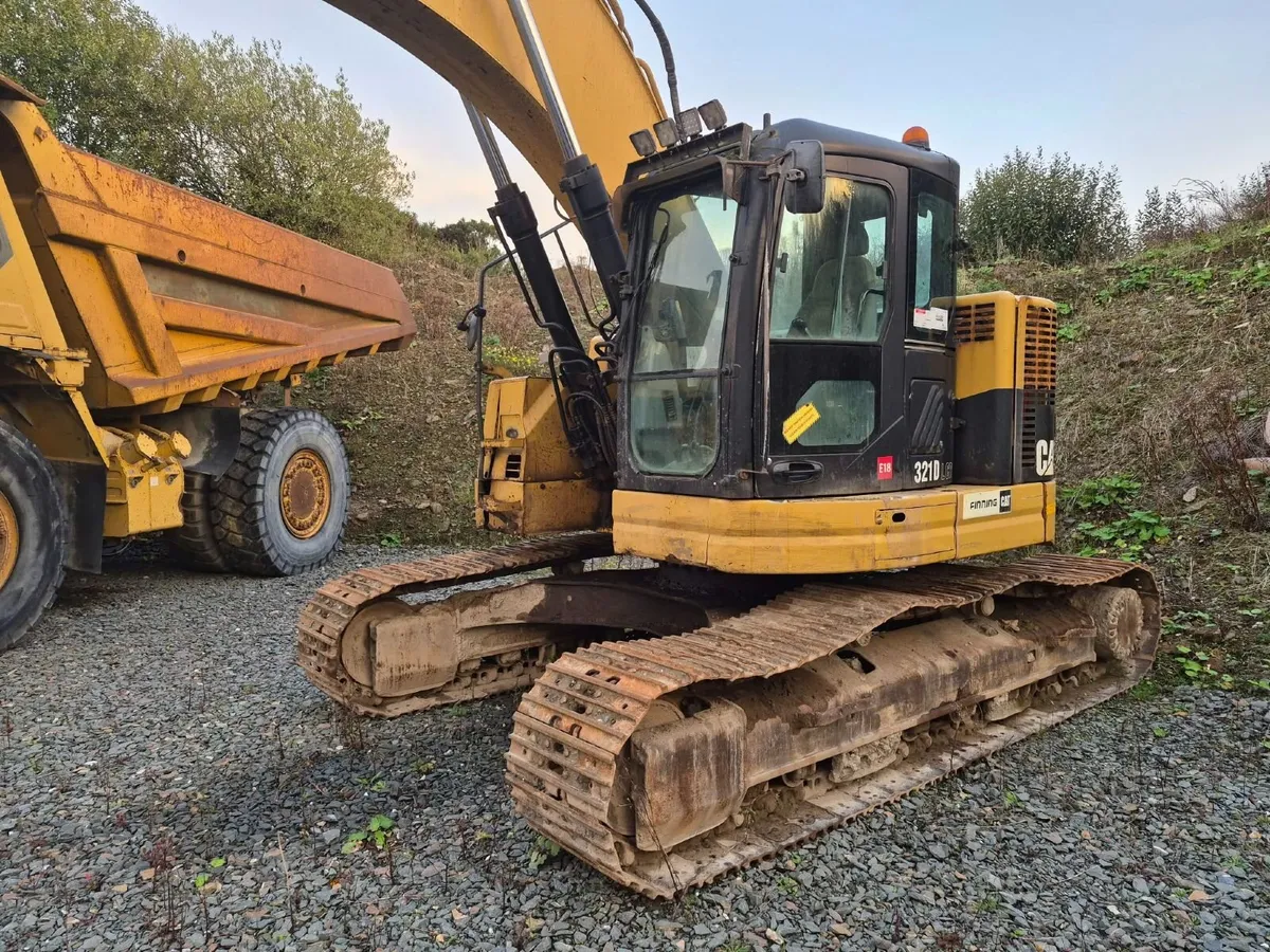 Caterpillar 321D Excavator - Image 3