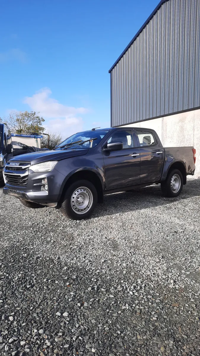 2024 Isuzu D-Max For Dismantling 12k Miles - Image 4