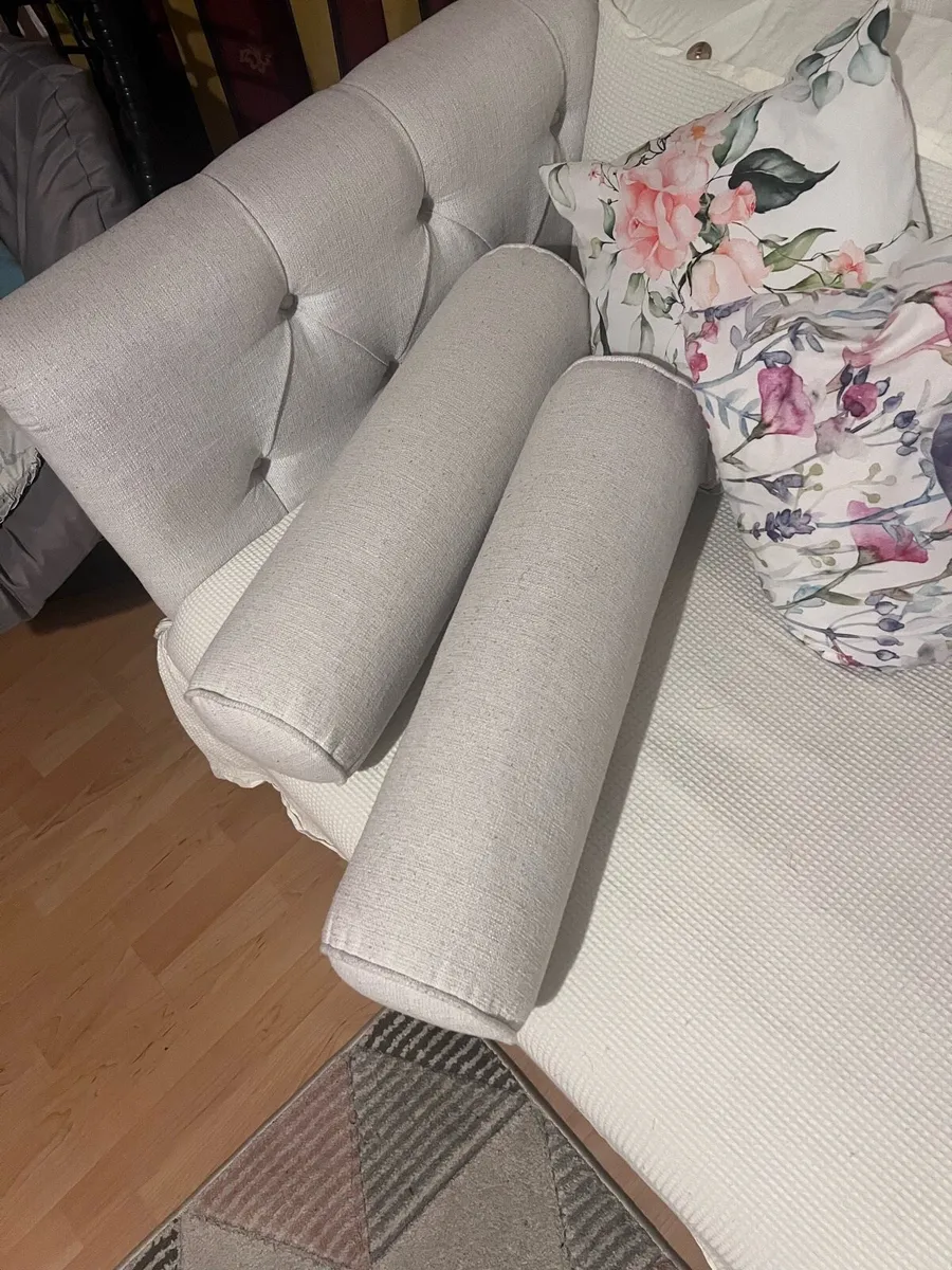 Modern chesterfield fabric 3-4 seater sofa - Image 2