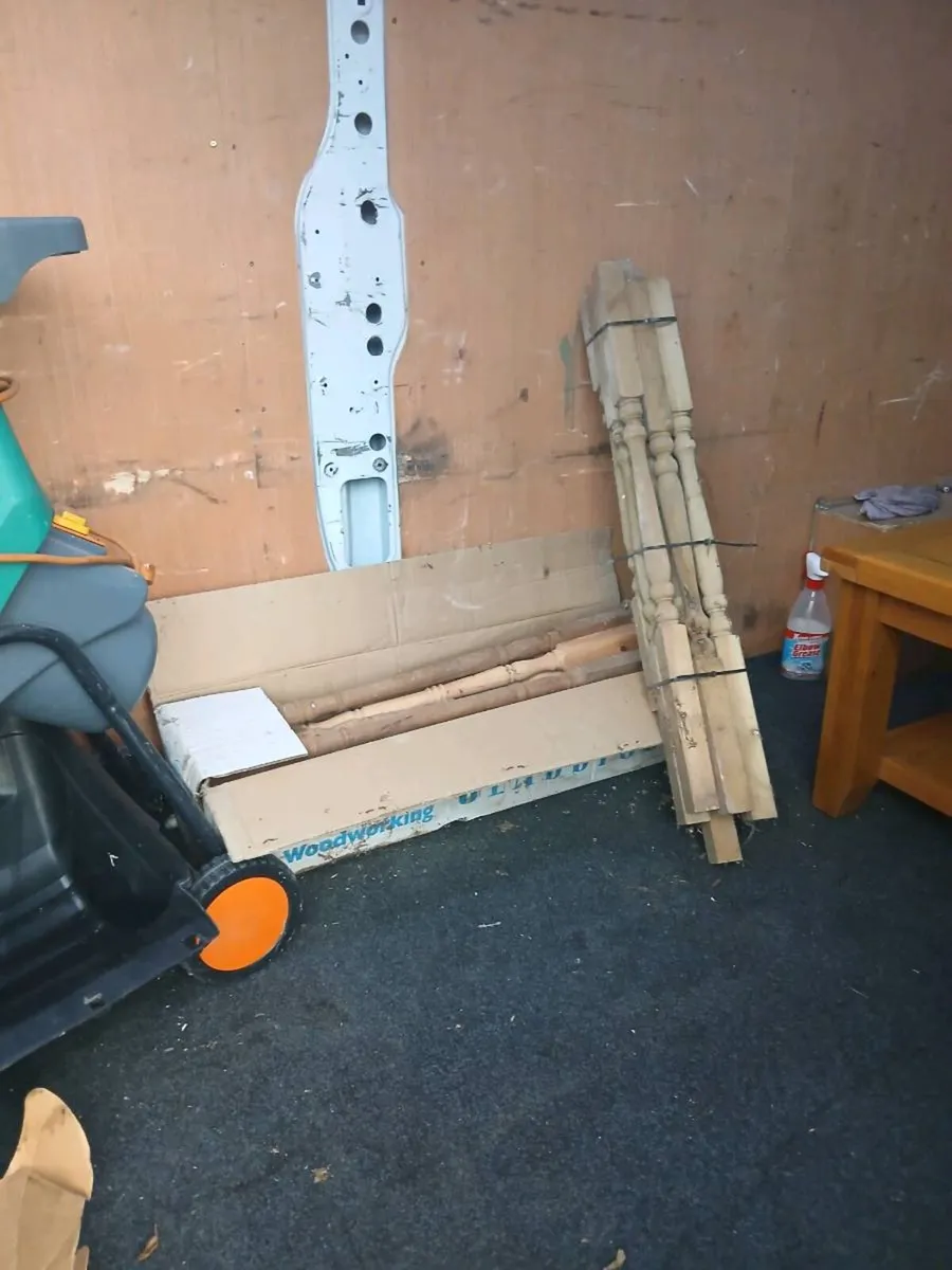 Box of spindles + 9 loose