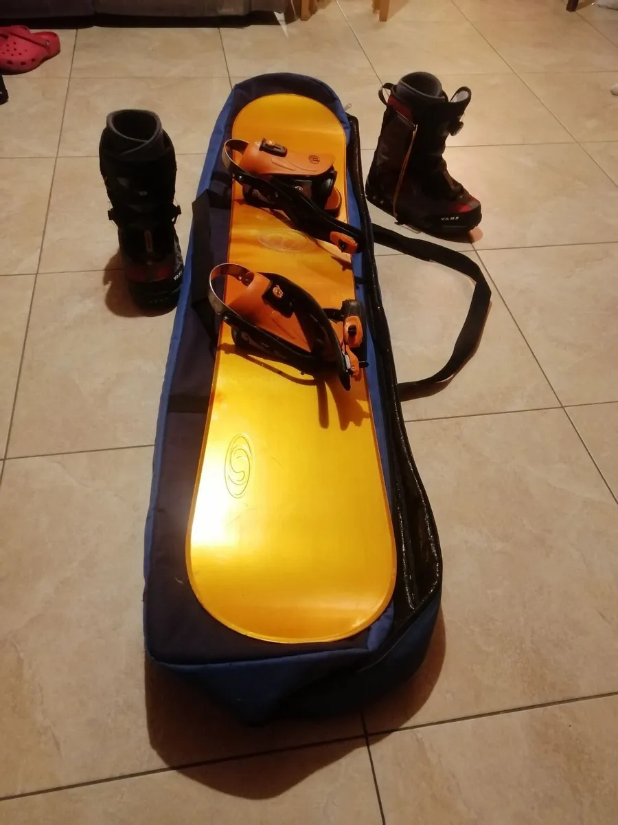 Snowboard and boots - Image 2
