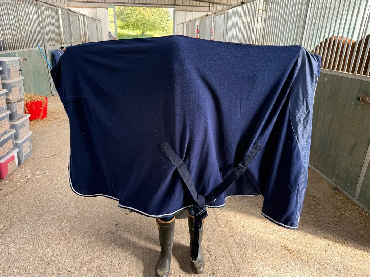 Turfmasters, 7’ horse rug, fleece cooler, new - Image 4