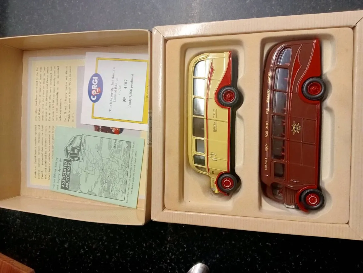 Corgi model busses - Image 2