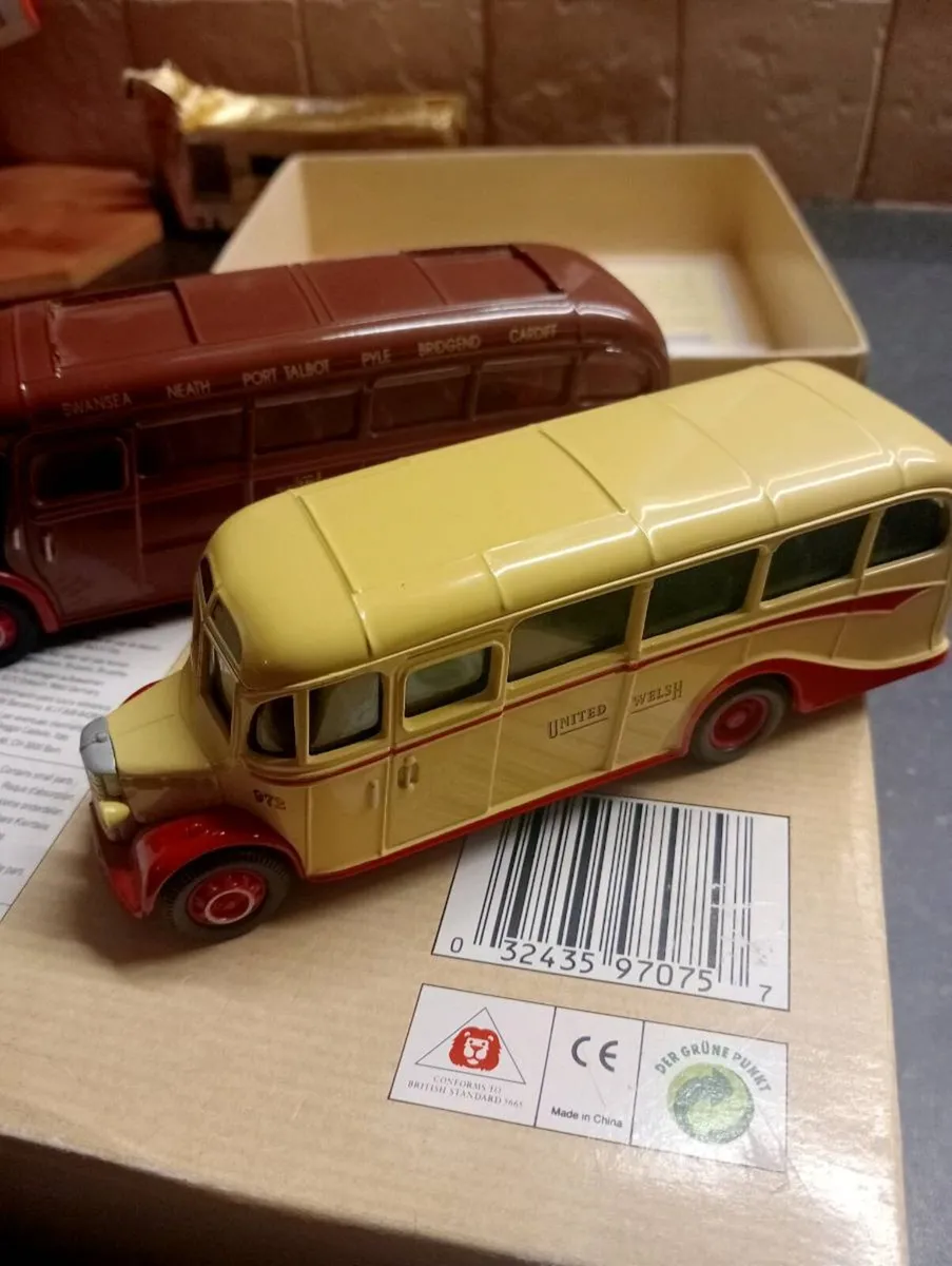 Corgi model busses - Image 3