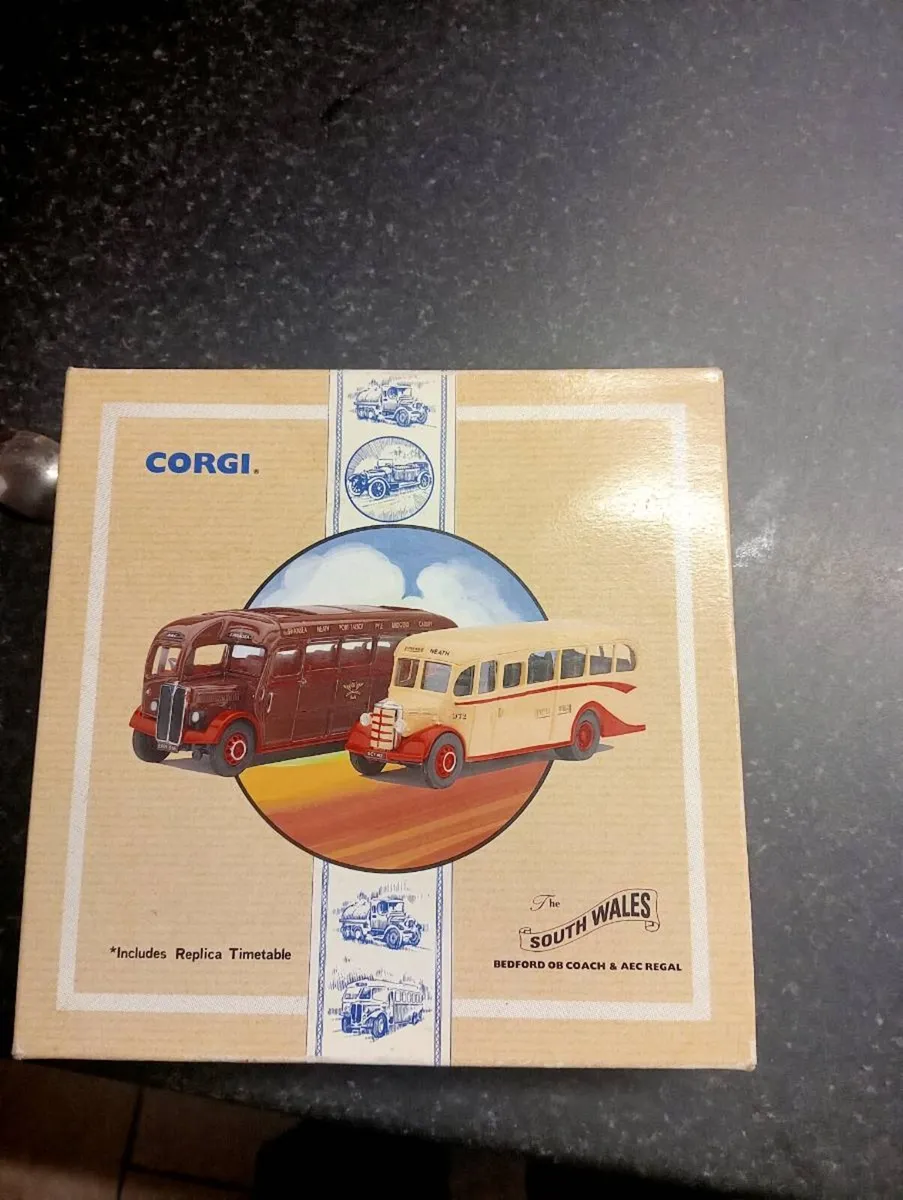 Corgi model busses - Image 1