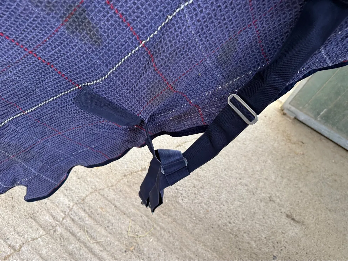 HKM, 5’3” used waffle cooler pony rug - Image 3
