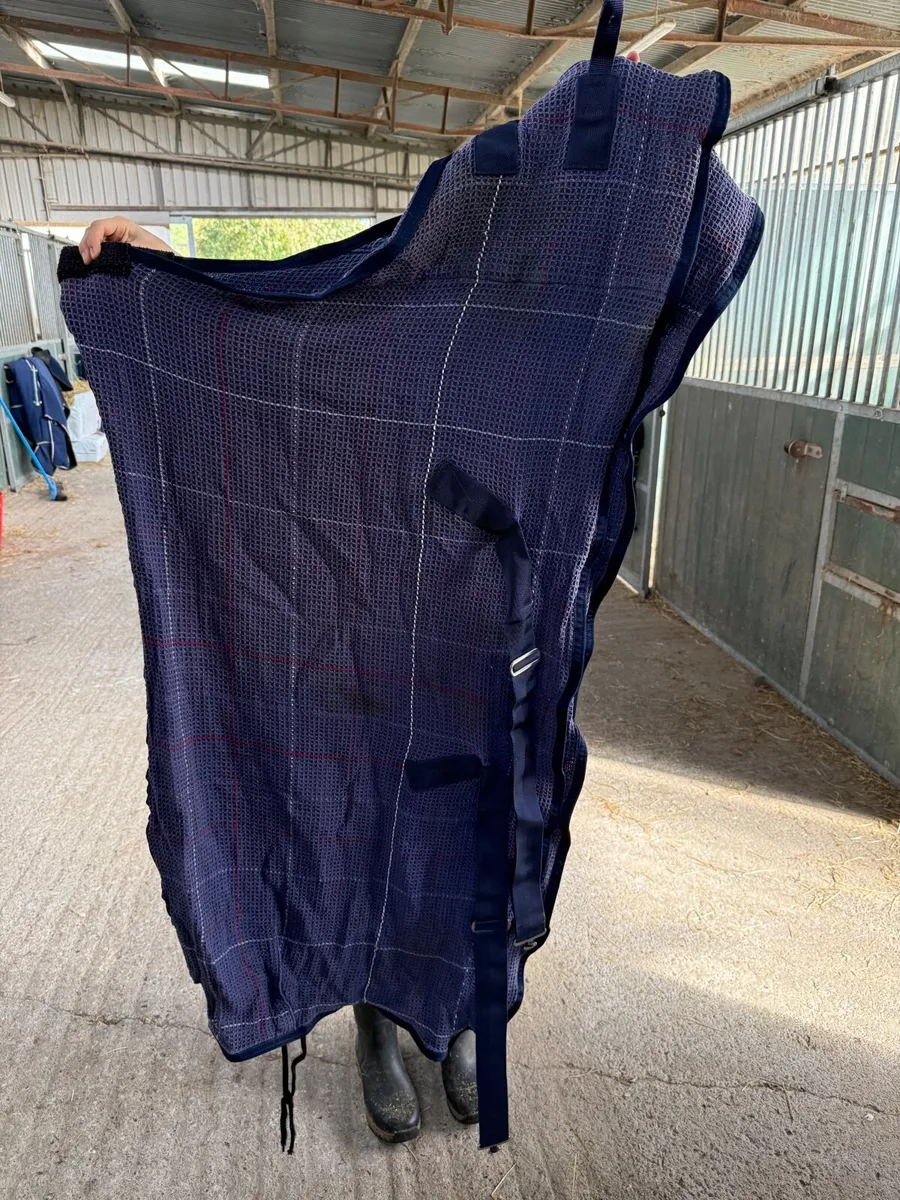 HKM, 5’3” used waffle cooler pony rug - Image 1