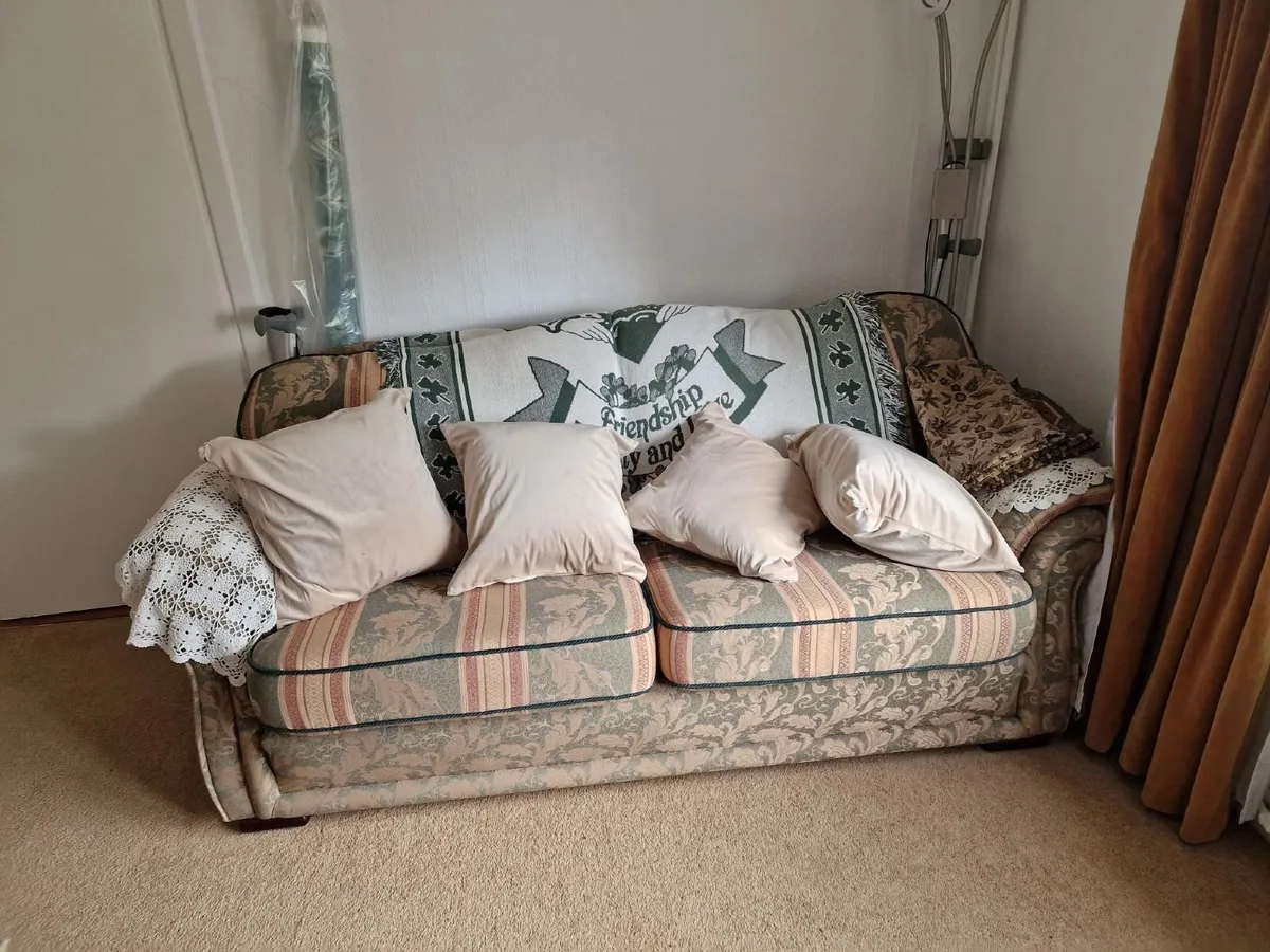 couch - Image 1