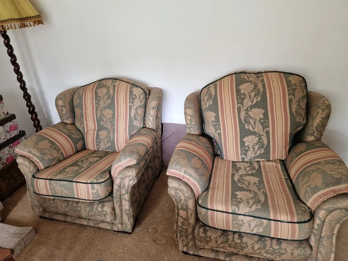 couch - Image 2