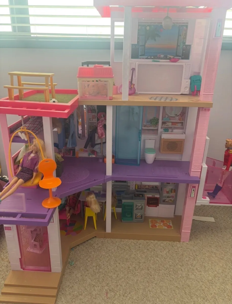 Barbie Dream house and Camper - Image 2