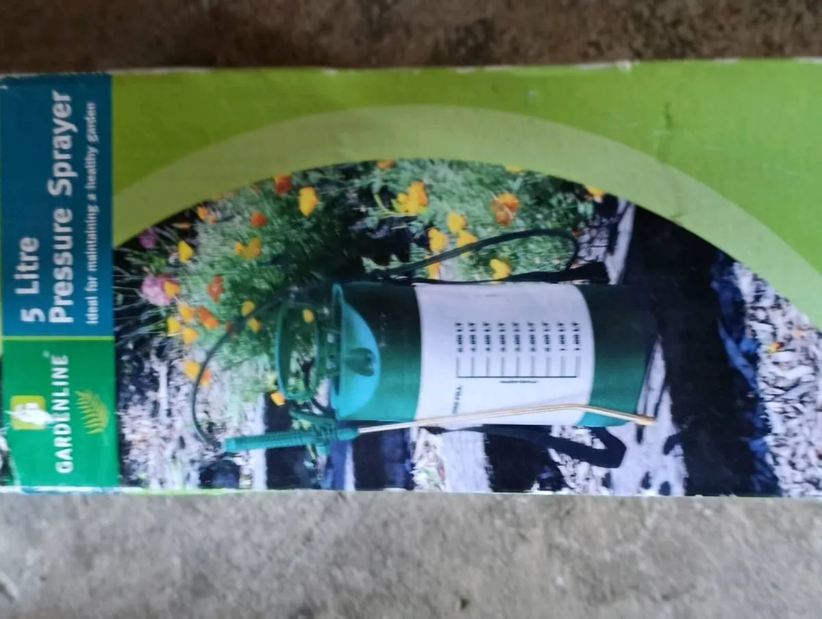 Green house, sprayer and hose - Image 2
