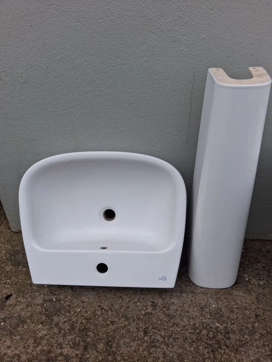 2x Bathroom Sinks - Image 3