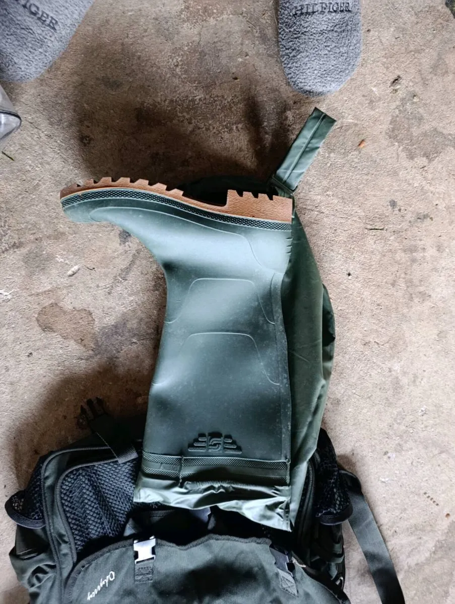 Waders and fishing bag - Image 1