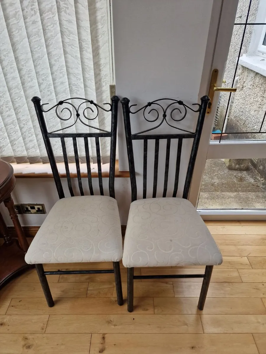 Conservatory Table and Chairs - Image 4