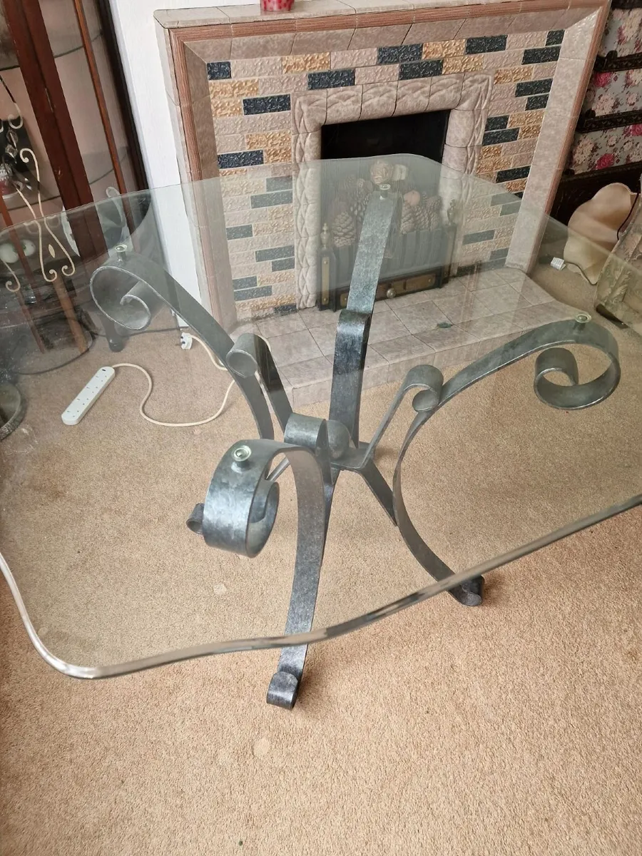 Conservatory Table and Chairs - Image 3