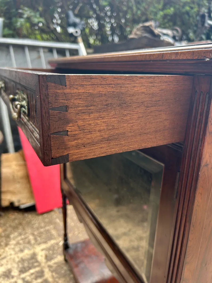 Antique cabinet - Image 3