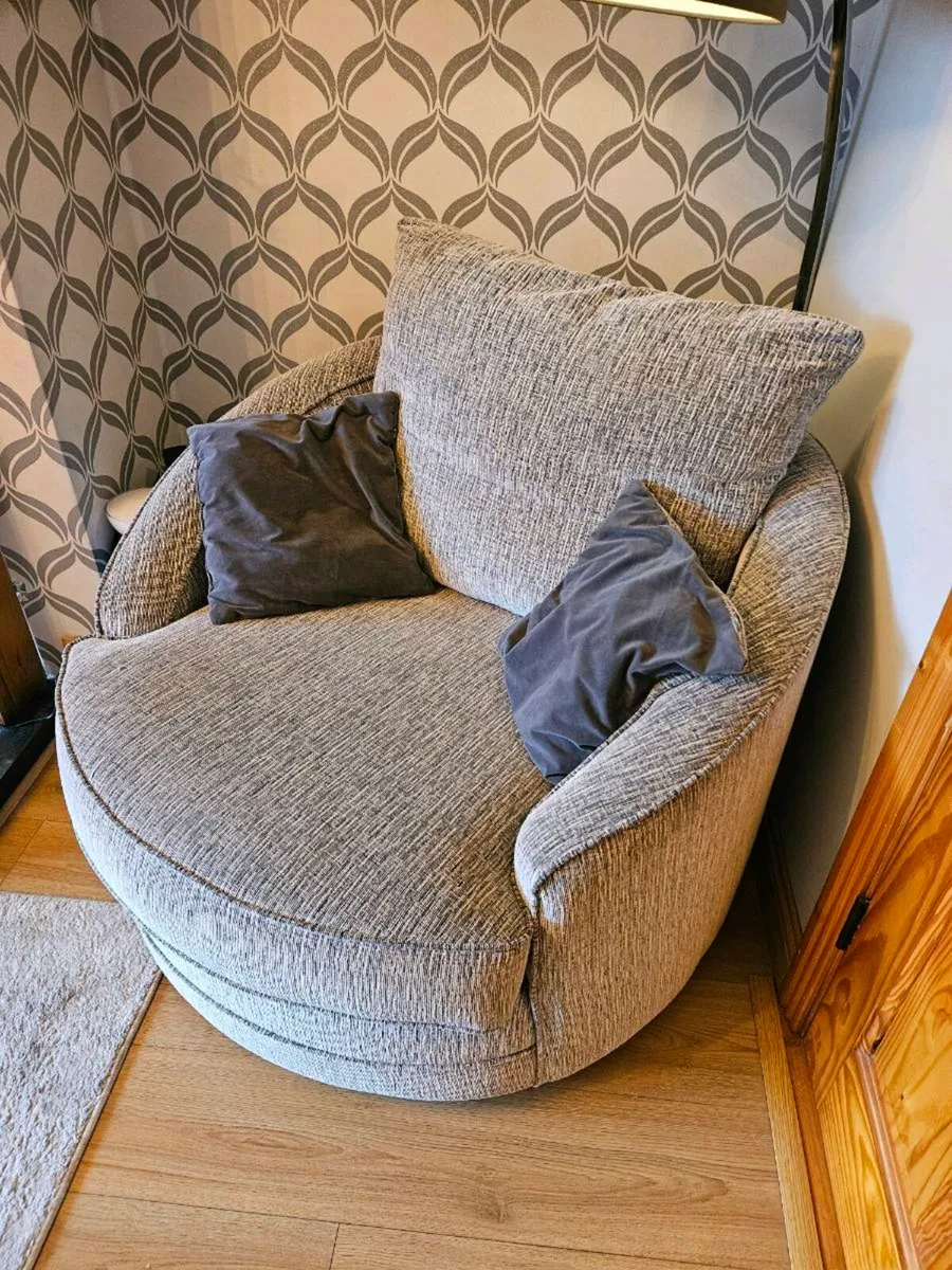 Cuddle Chair - Image 4