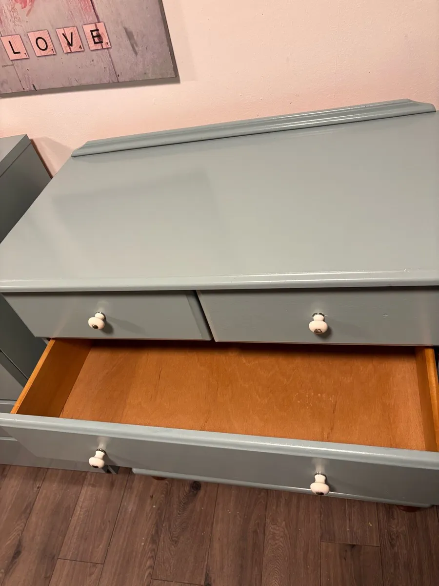 Chest of drawers - Image 2