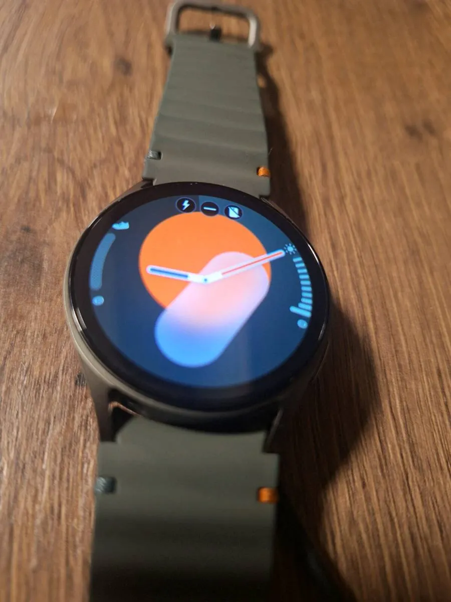 Galaxy Watch 7 40mm 4G - Like New - Image 3