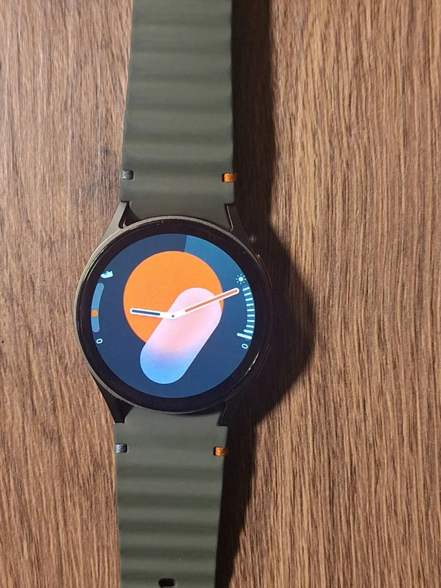 Galaxy Watch 7 40mm 4G - Like New - Image 1