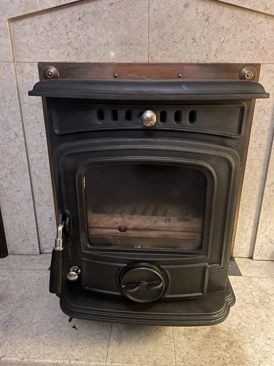 Solid fuel stove - Image 1