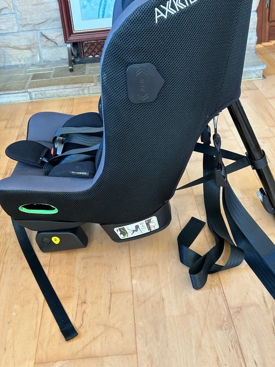 Baby Axkid rear facing car seat - Image 2