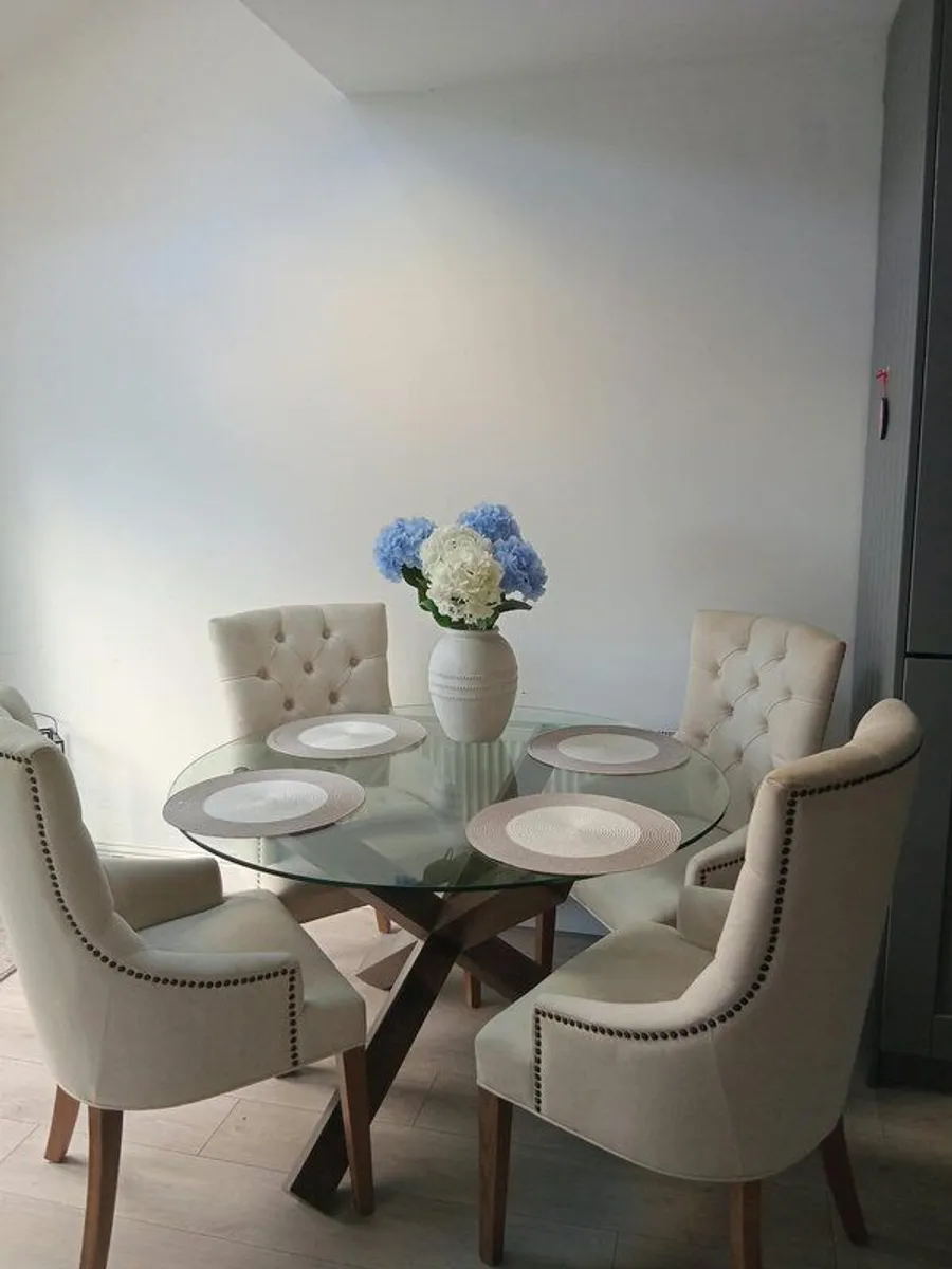 Bargain! Dining room table and 2 chairs..199.00 - Image 2