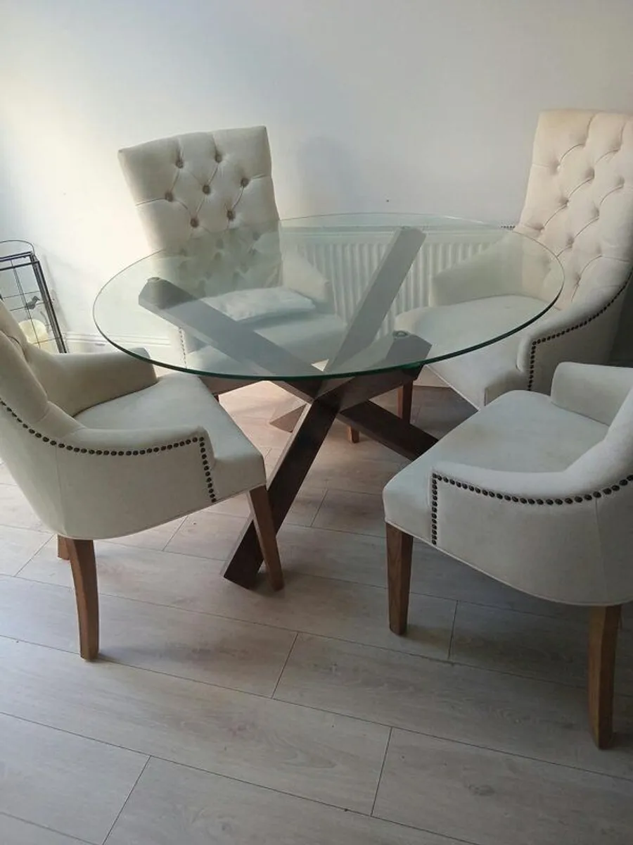 Bargain! Dining room table and 2 chairs..199.00 - Image 3