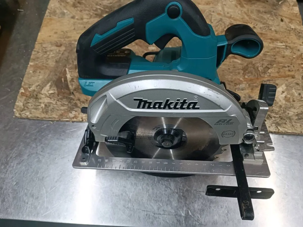 Makita dhs660 skill saw. Body only