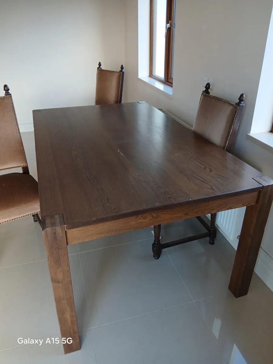 Table and chairs - Image 1