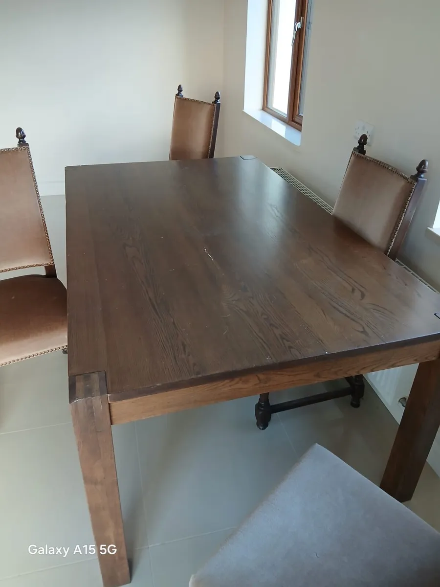 Table and chairs - Image 2