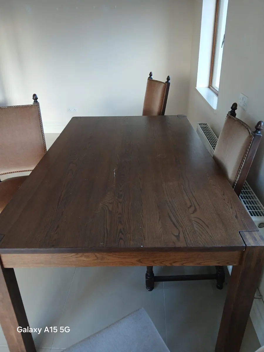 Table and chairs - Image 3