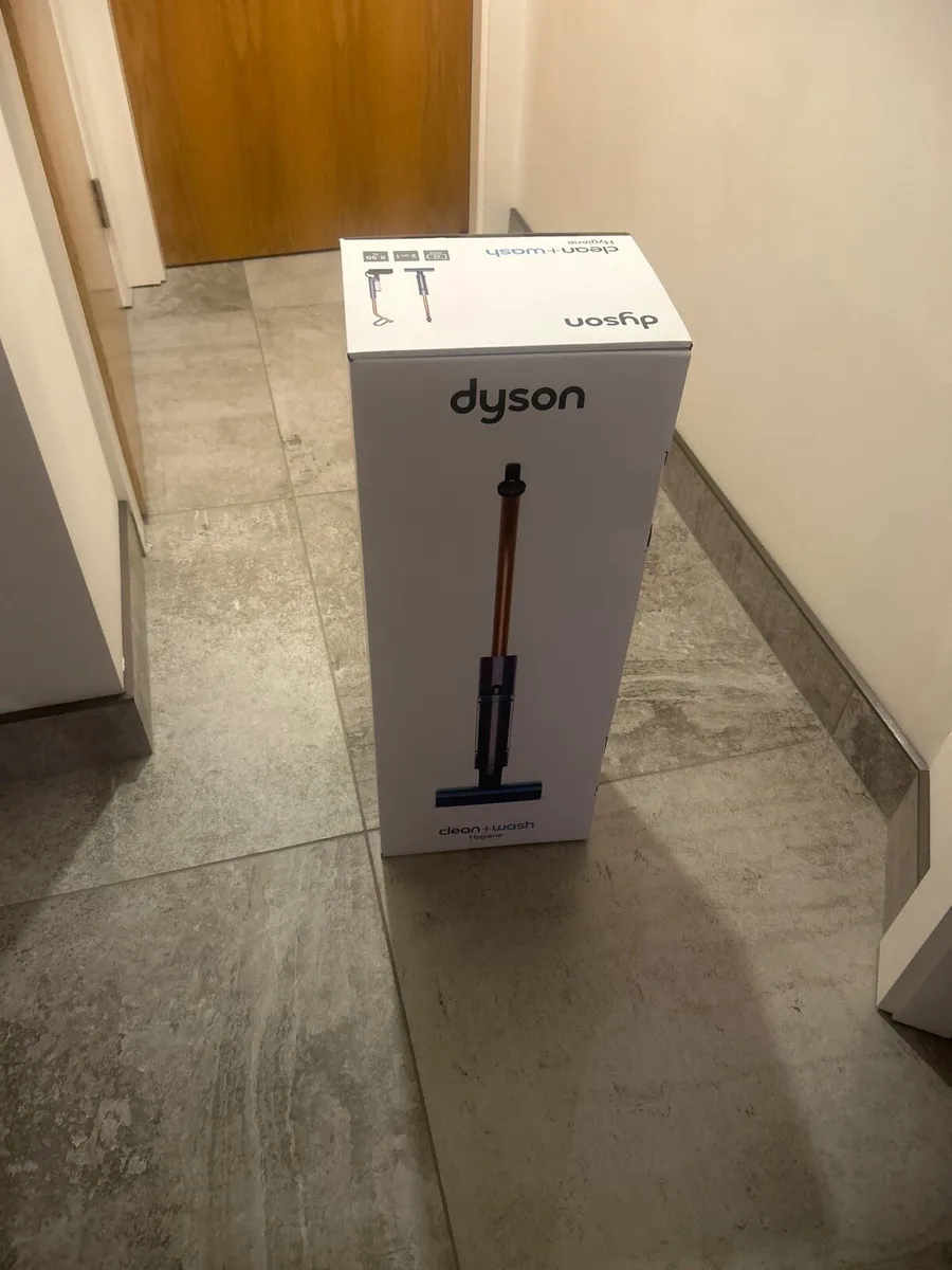 Wet and dry vac ( Dyson) - Image 1