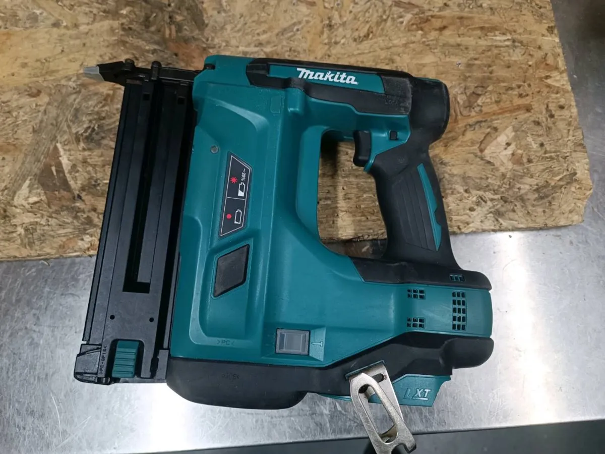 Makita dbn500 18ga pin gun. Body only