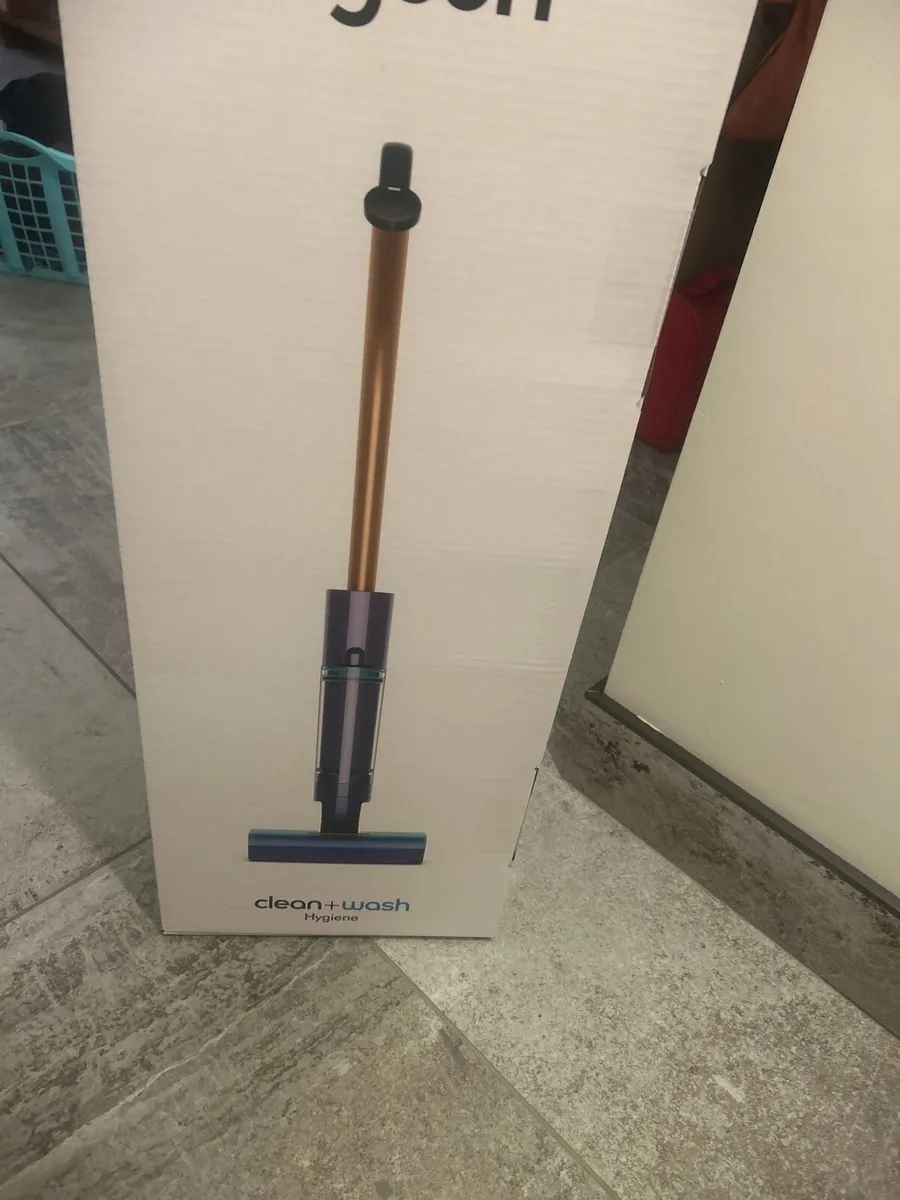 Wet and dry vac ( Dyson) - Image 4