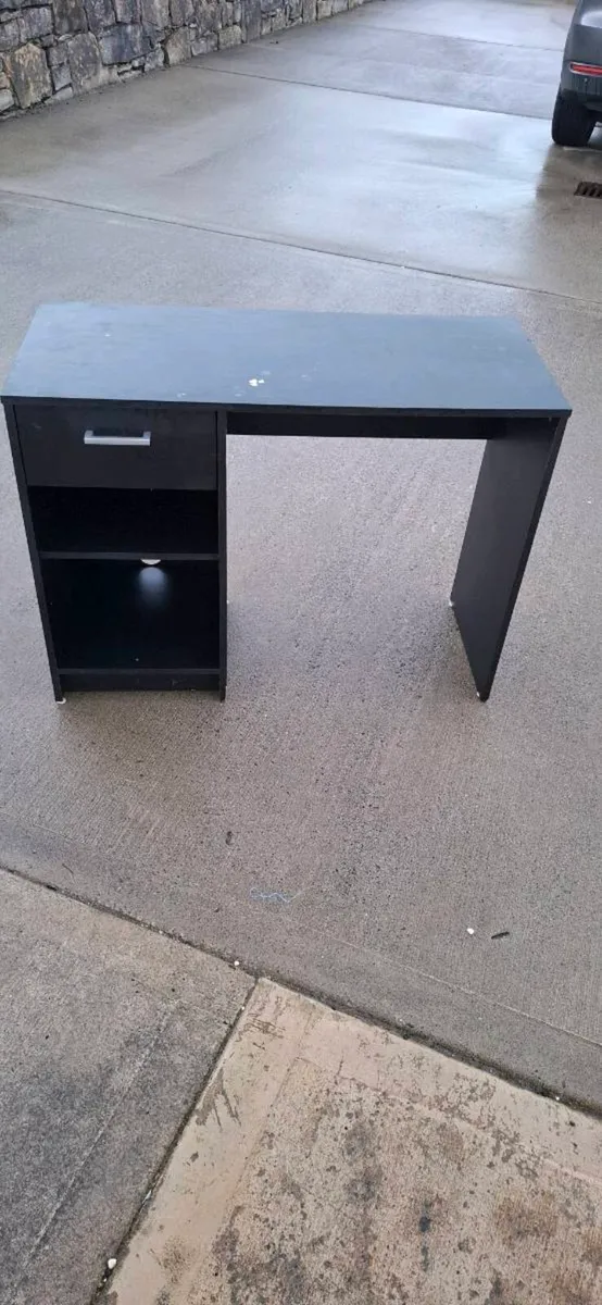 Childs study desk - Image 1