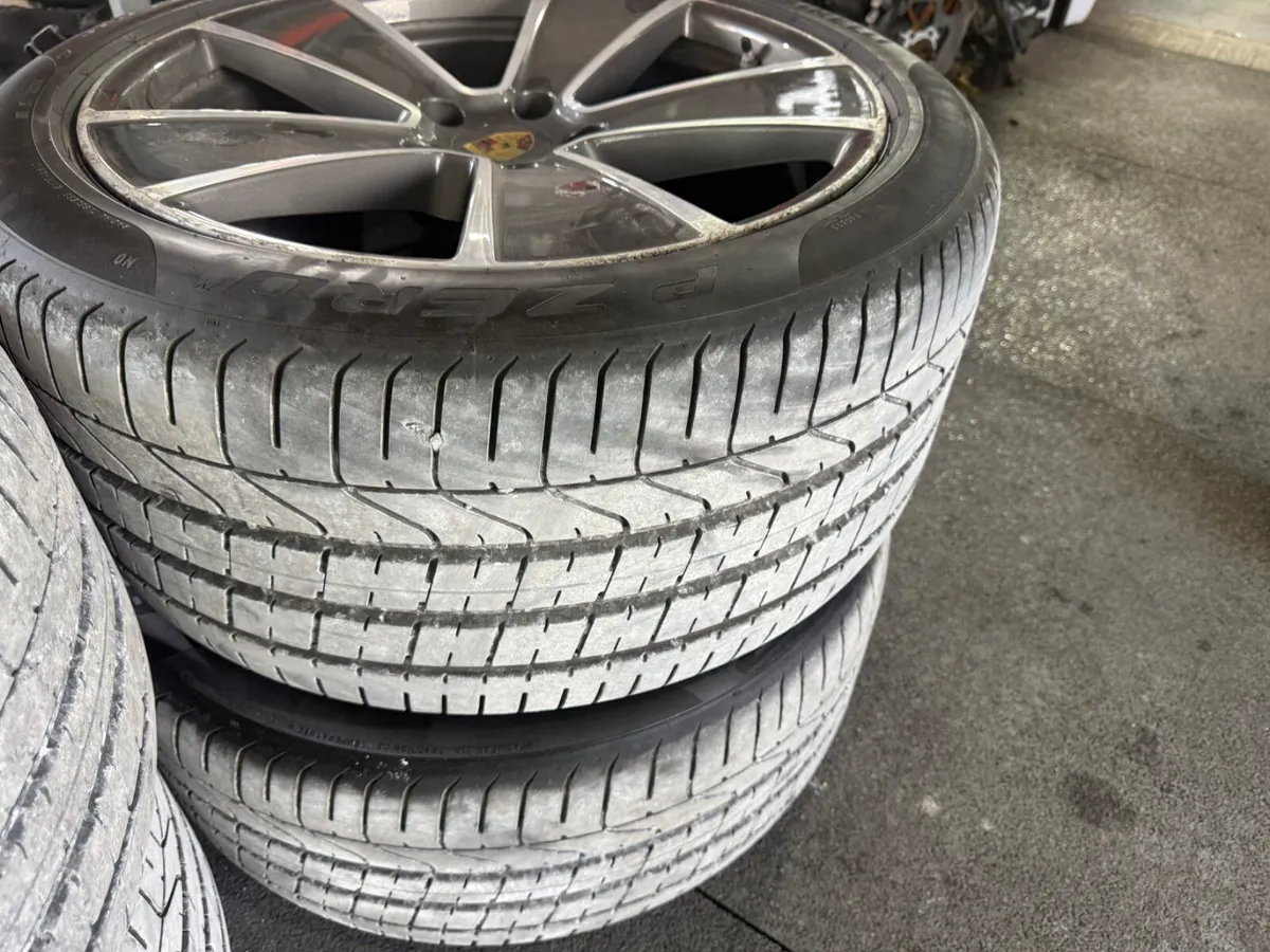 PORSCHE 21 INCH GENUINE 5x130 ALLOYS AND TYRES - Image 4