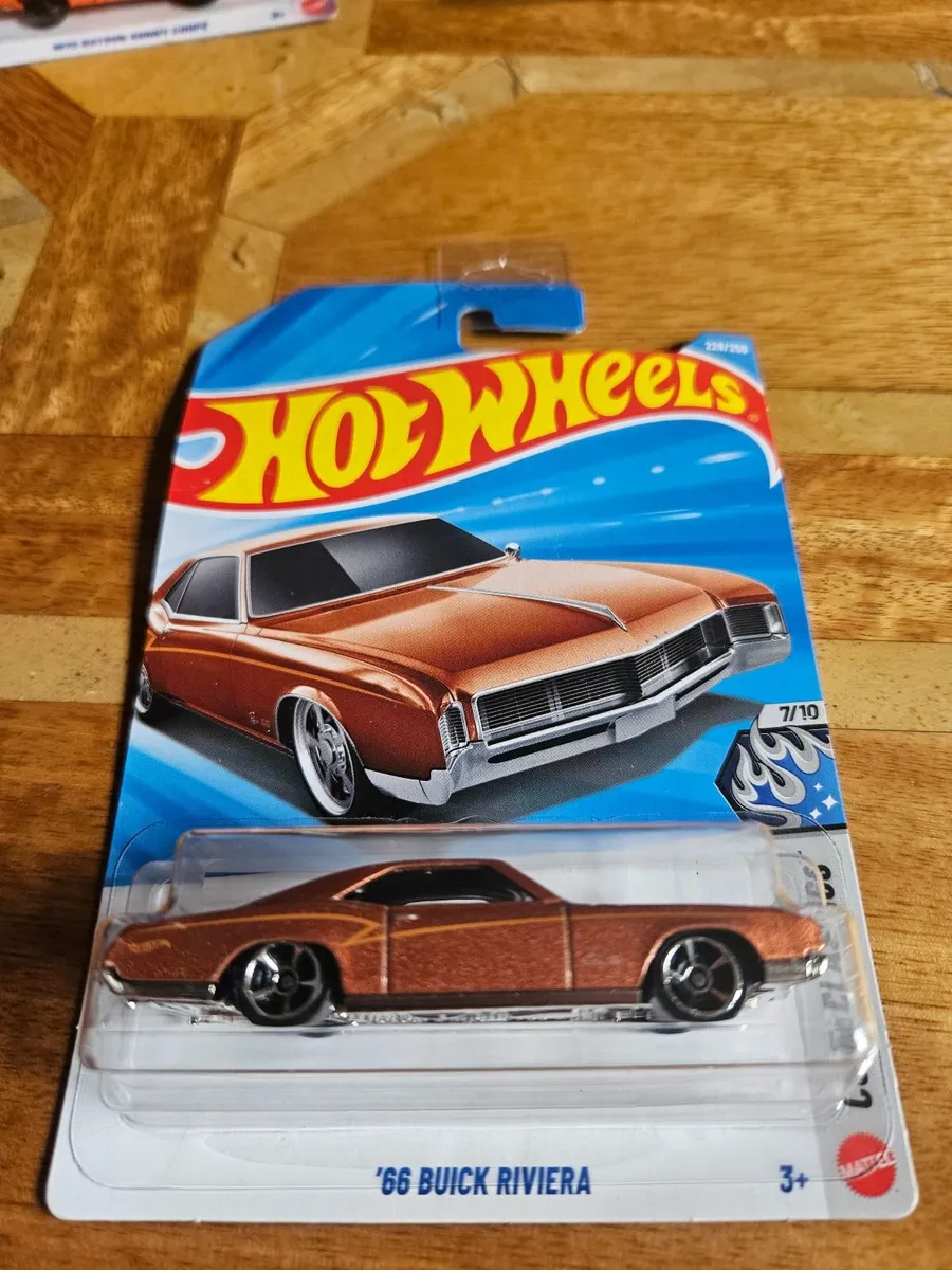 Corgi Hotwheels Buick Riviera - Image 1