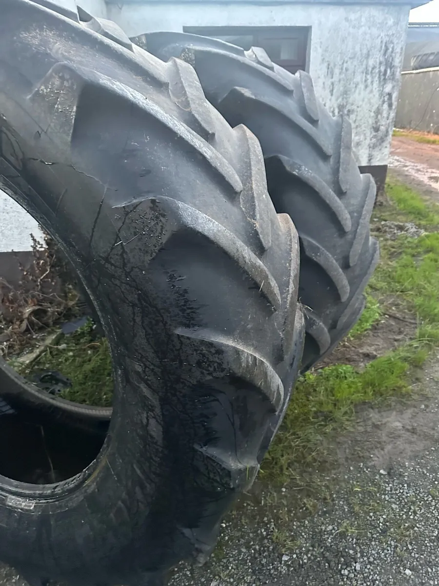 Pair Michelin   520/70/38 tyres - Image 2