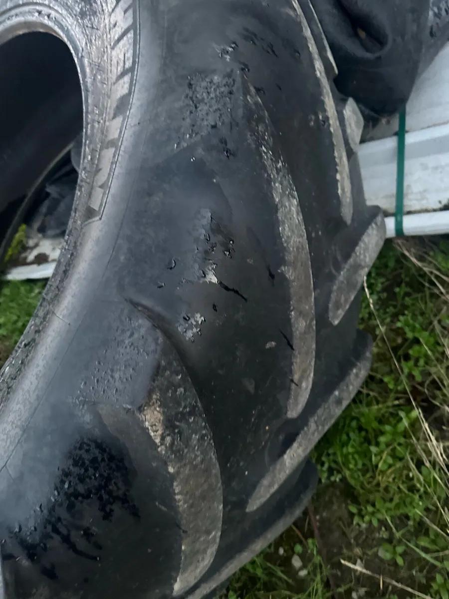 Pair Michelin   520/70/38 tyres - Image 3