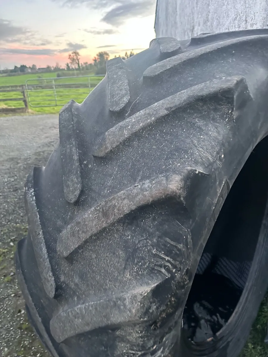 Pair Michelin   520/70/38 tyres - Image 4