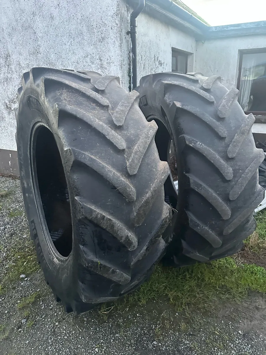 Pair Michelin   520/70/38 tyres - Image 1