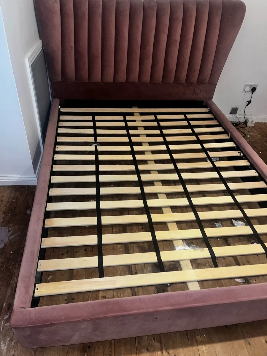Blush king size bed - Image 3