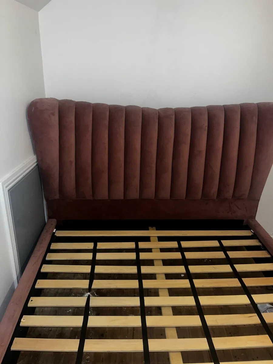 Blush king size bed - Image 4