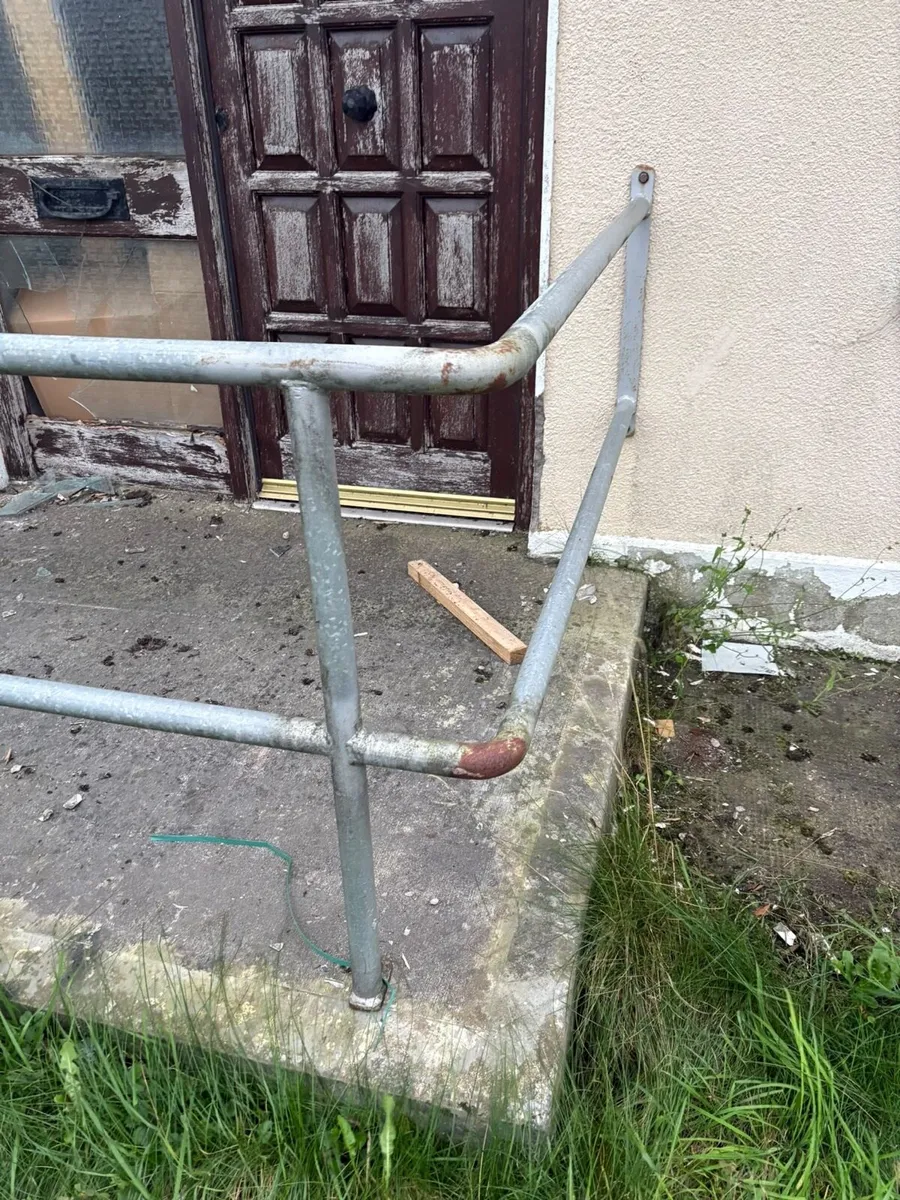 Wheelchair ramp railing - Image 3