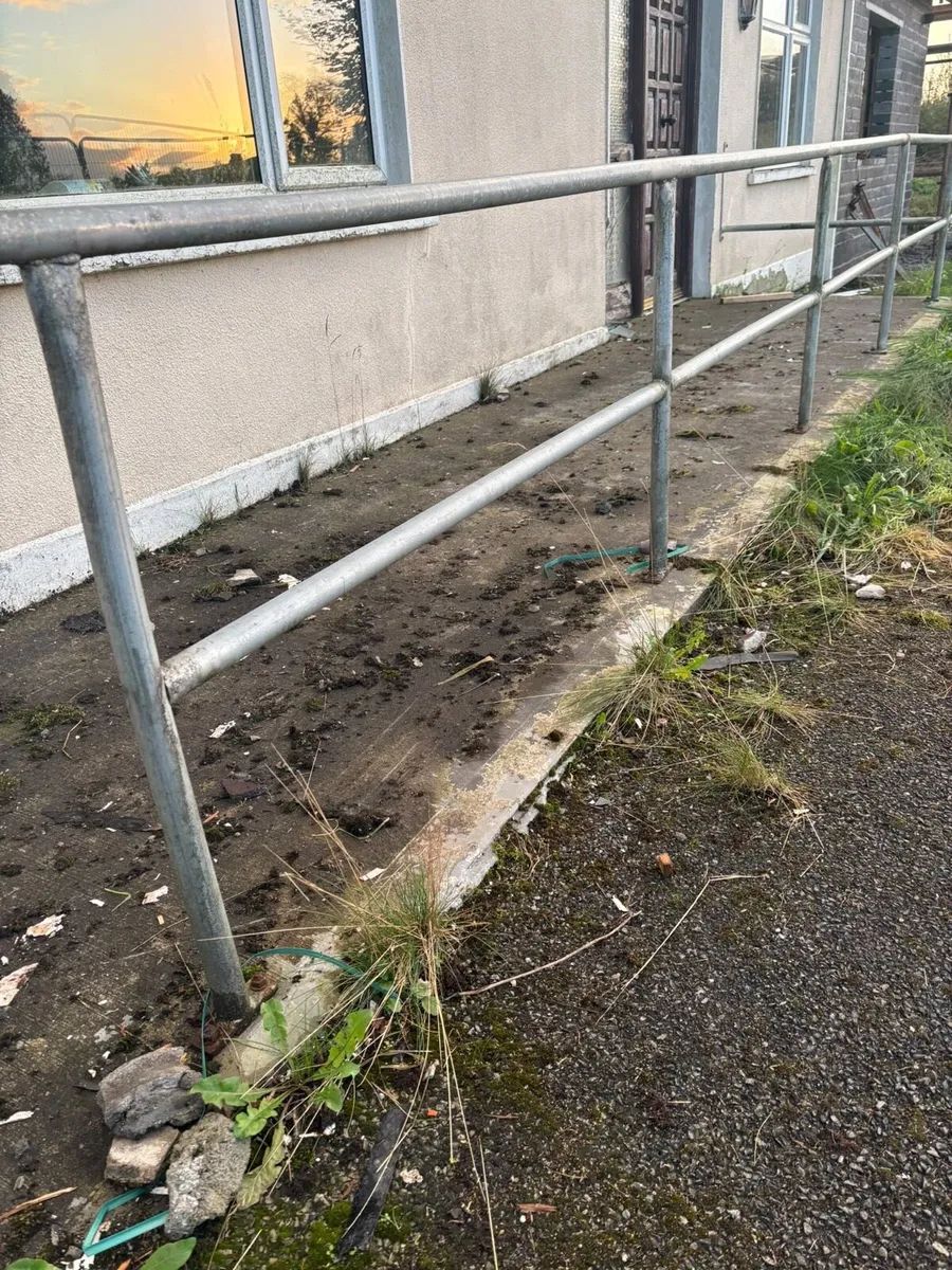 Wheelchair ramp railing - Image 4