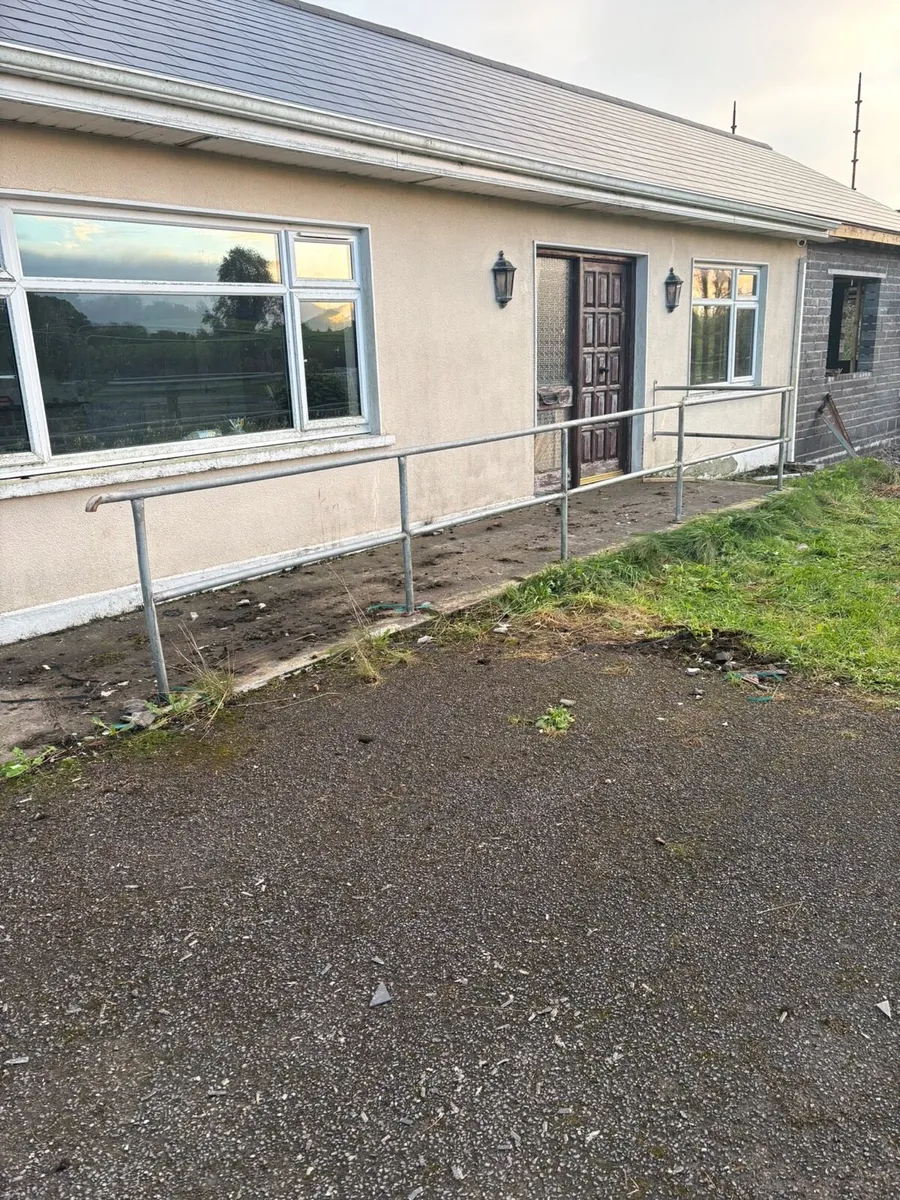 Wheelchair ramp railing - Image 2