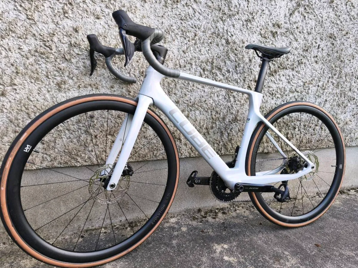 Cube Agree C:62 Di2 carbon - Image 2
