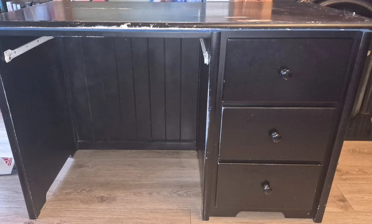 Computer desk - Image 1