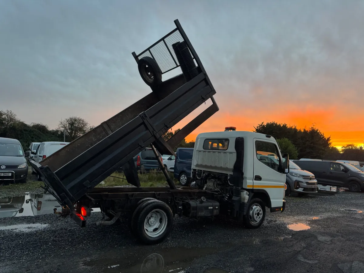Mitsubishi canter Fuso 3.5 tonne tipper - Image 4